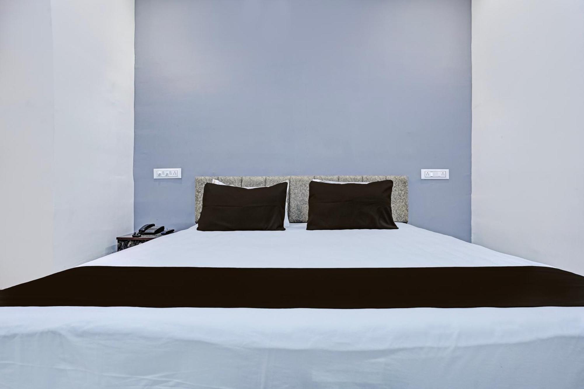Hotel O White Palace Hotel Раджкот Экстерьер фото