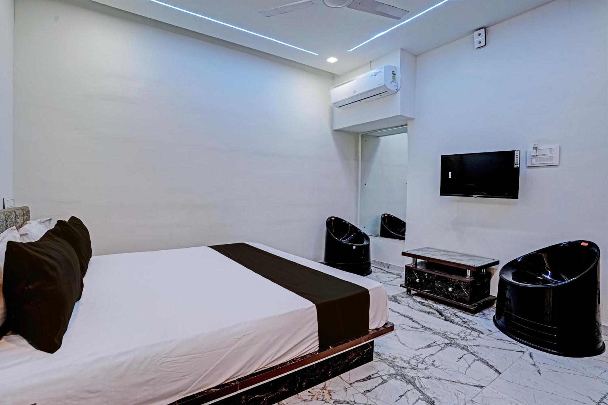 Hotel O White Palace Hotel Раджкот Экстерьер фото