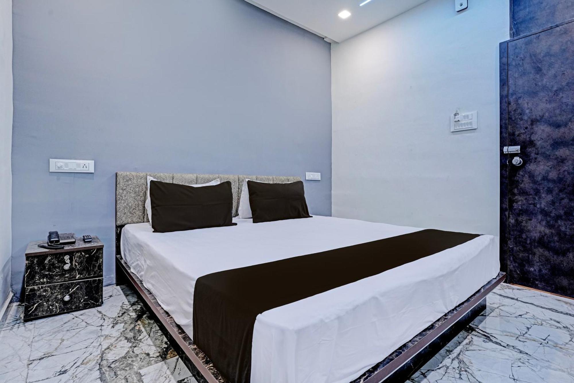 Hotel O White Palace Hotel Раджкот Экстерьер фото