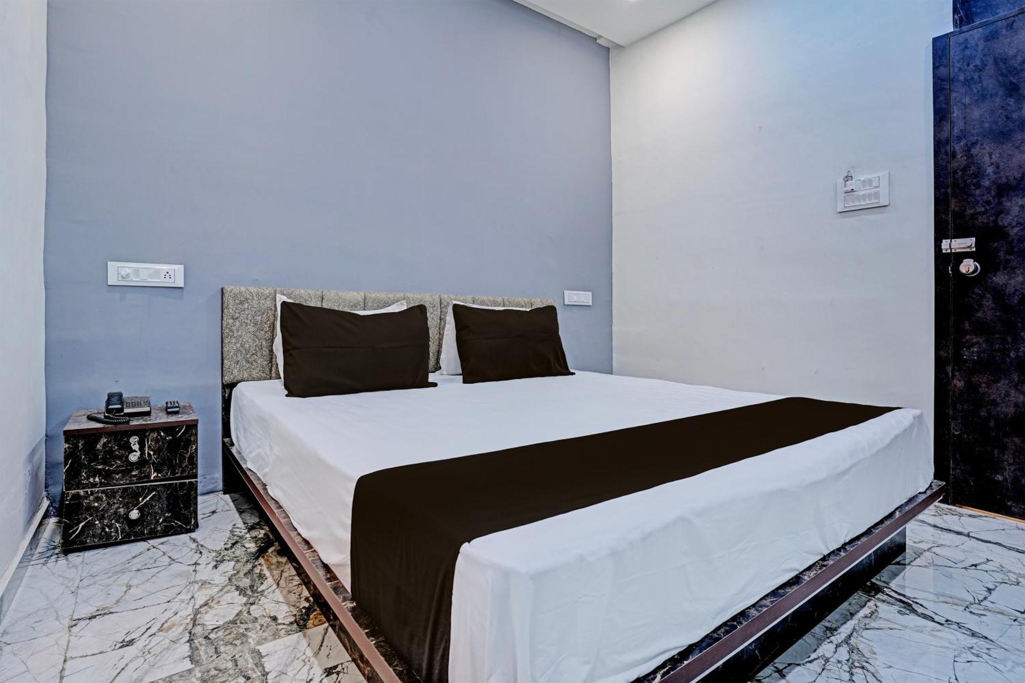 Hotel O White Palace Hotel Раджкот Экстерьер фото