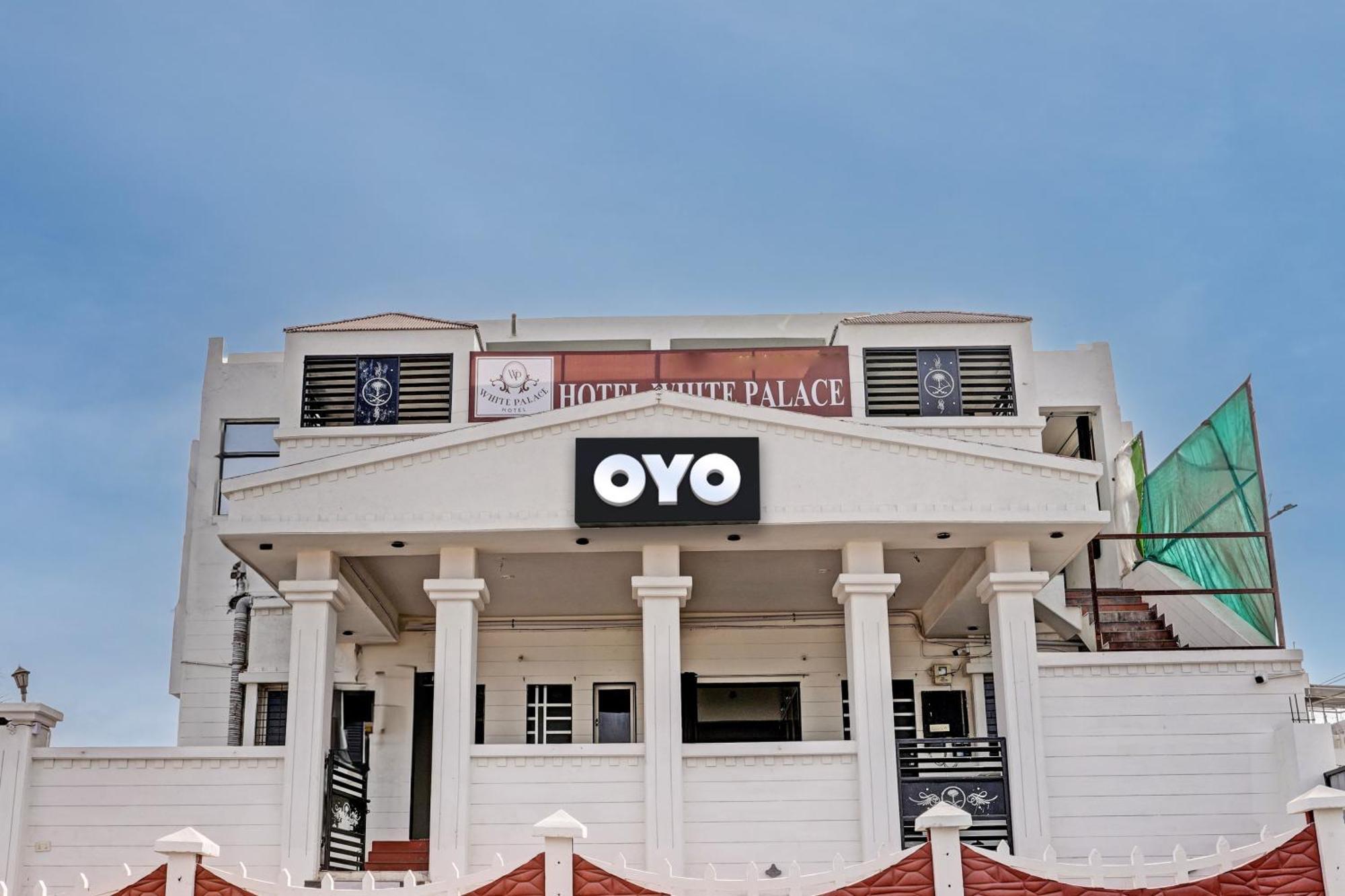 Hotel O White Palace Hotel Раджкот Экстерьер фото
